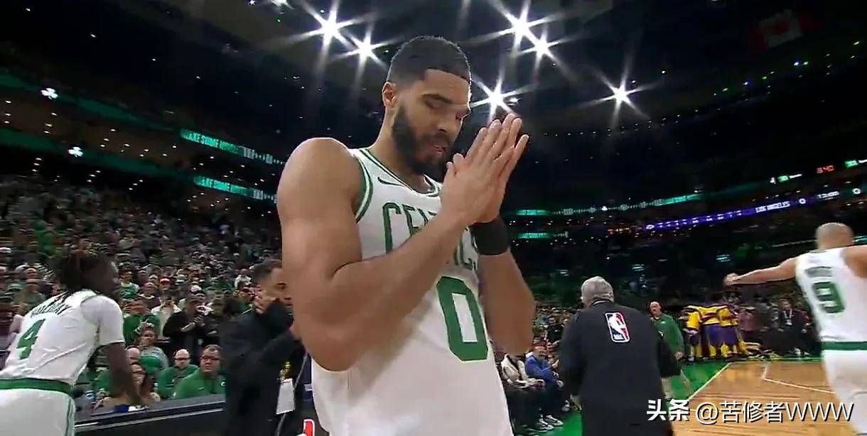 雷火电竞-塔图姆在湖人比赛中出色防守，高光表现引发热议！的简单介绍