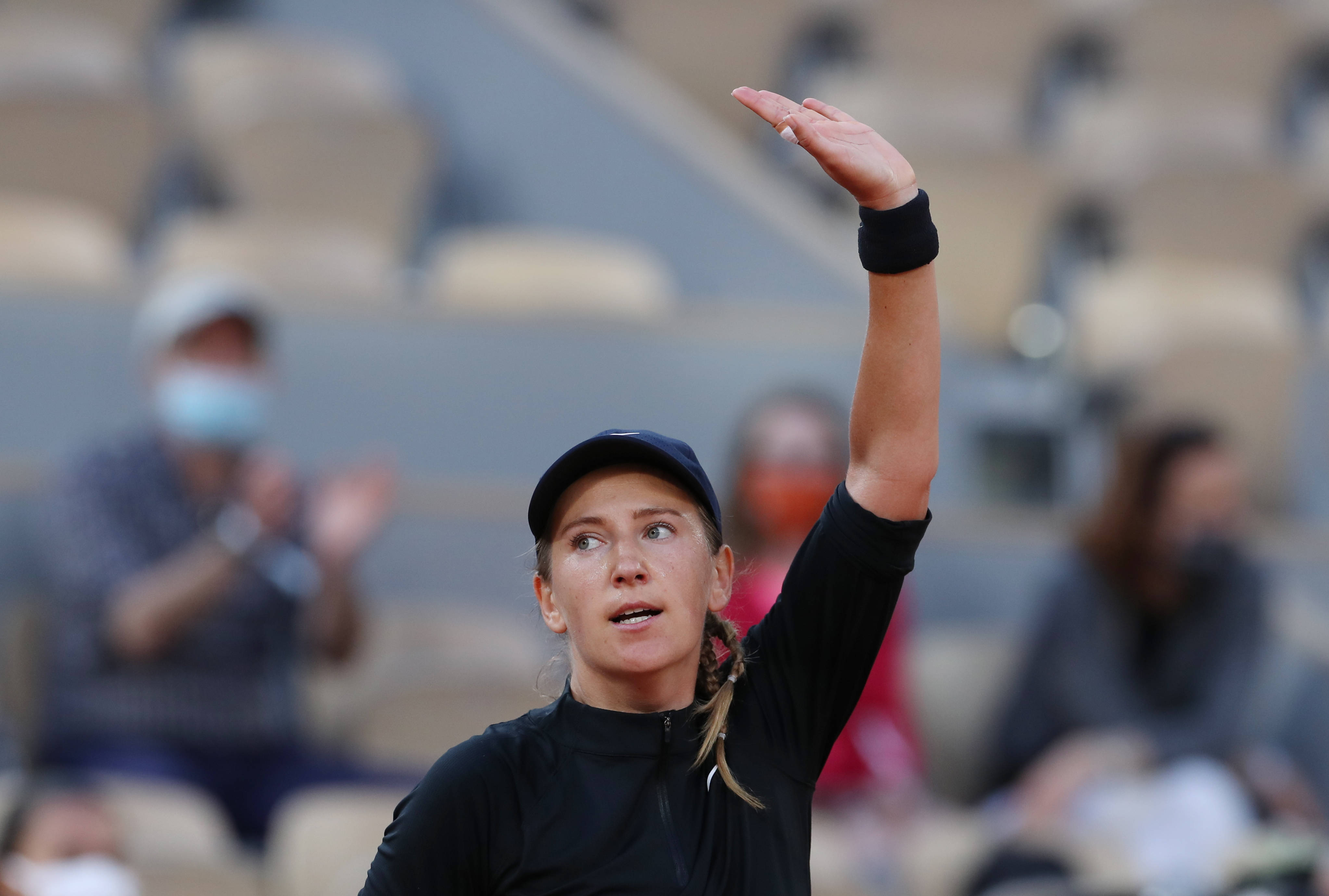 雷火竞技-阿扎伦卡迎来三赛季高光表现，IG球迷沸腾！的简单介绍